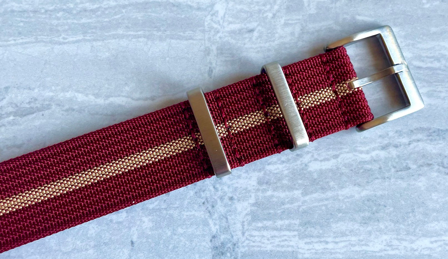 The 'River Oak' - Burgundy and beige adjustable watch strap made of ribbed nylon